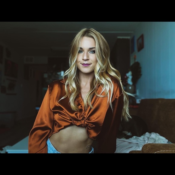 🌴🐚 MEET YOUR SELLER 🐚🌴 - Picture 1 of 1